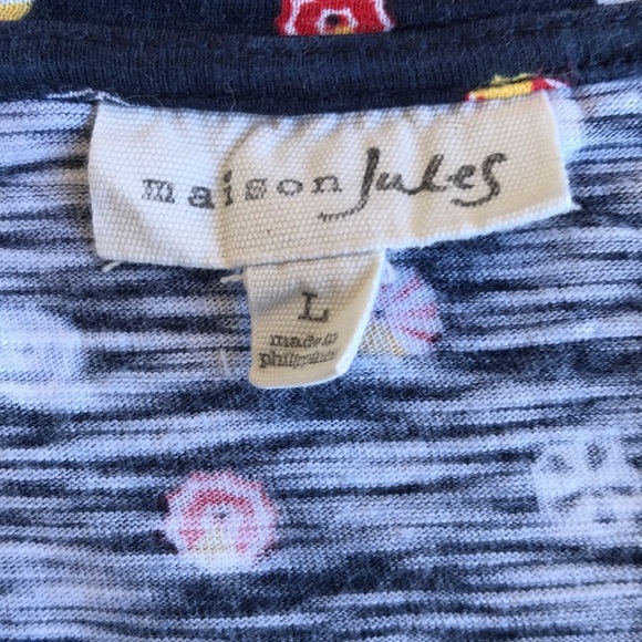 Maison Jules navy umbrella print V-neck tee, size L - Picture 7 of 8